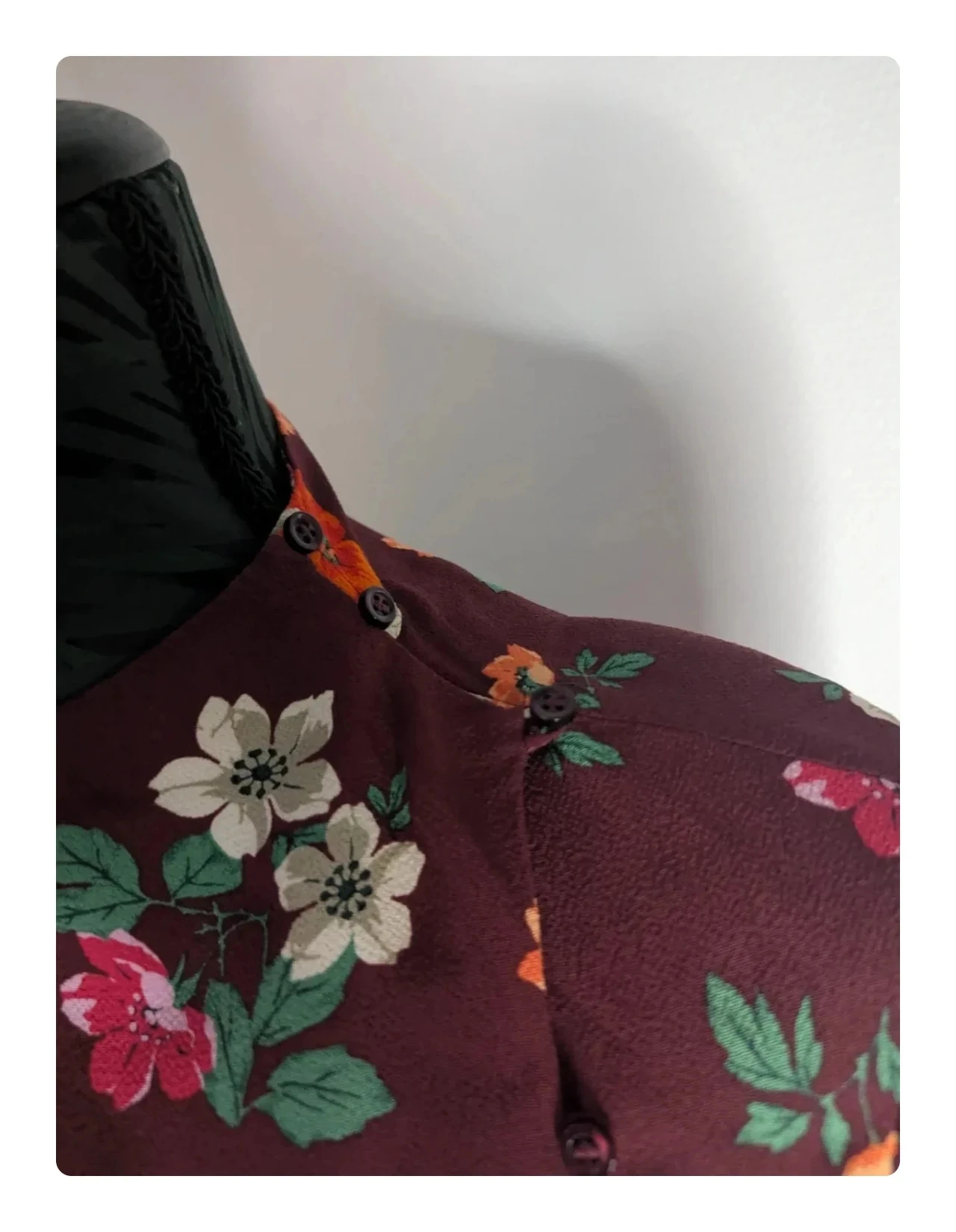 Vestido Maje "Ripito" floral bordô drapeado - Tamanho 3 (G) – photo 5